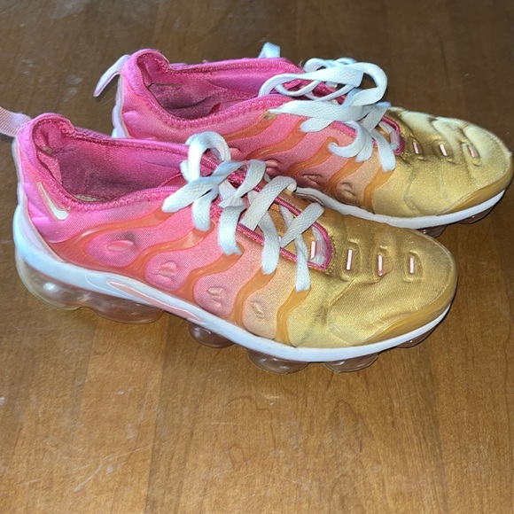 Nike Shoes - Nike Vapormax Plus